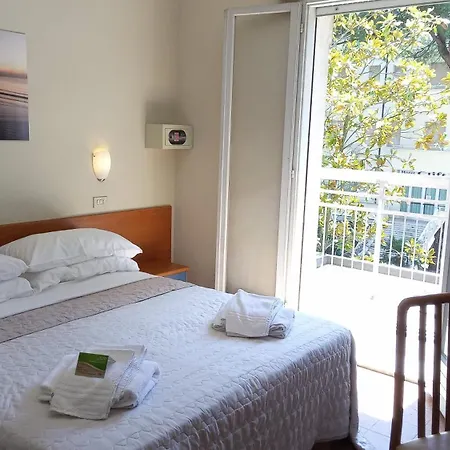 Отель President Червия